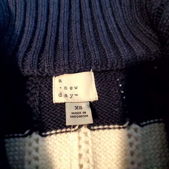 Navy & White Striped Cropped Sweater Half-Zip Collar XS 60% Cotton 40% Acrylic - Picture 9 of 10